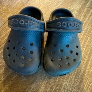 Black crocs size 4 baby
